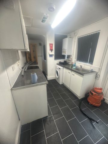 Room in a Shared Flat, Thornhill Road, B21 - Photo 5