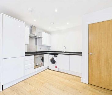 Cromwell Road, Redhill, Surrey, RH1 - Photo 2