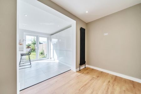 1 bedroom in a house share to rent - Photo 3