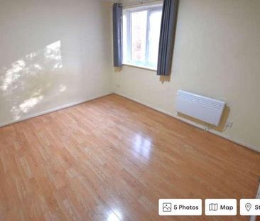 Pittman Gardens, Ilford, IG1 - Photo 1