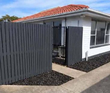 Freshly Renovated Coastal Living on Marine Parade - Fully Furnished - Photo 5