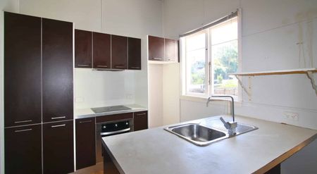 Family Home Close To The Hospital - Photo 2