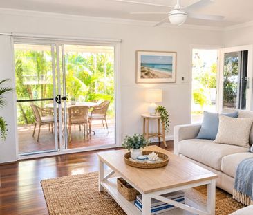Neat 3 Bed 1 Bath 500m from Moffat Beach - Photo 1