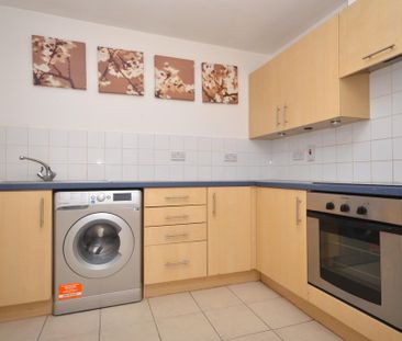 1 bedroom in a flat share to rent - Photo 4