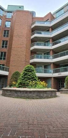 Huge 2 bed, 2 bath condo - Utilities and Parking Incl! - Photo 1