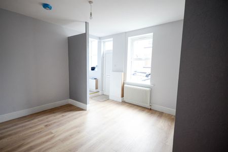 2 bed house to rent in Robert Street, South Shields, NE33 - Photo 2