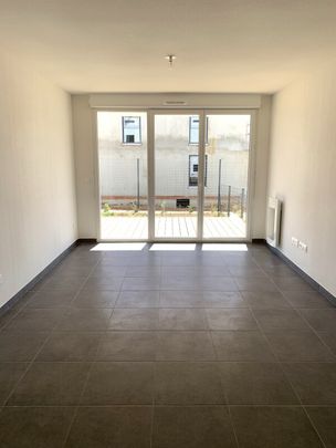 Location Appartement 3 pièces 61m² GARONS 30128 - Photo 1