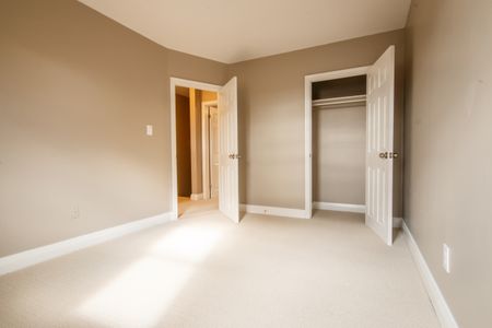 East 42nd Street - Photo 5