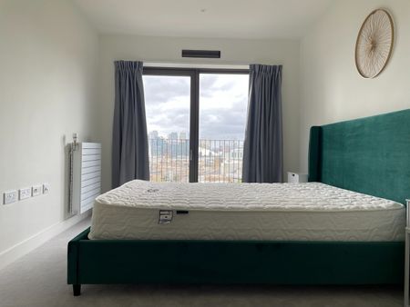 2 Bed Flat, Royal Crest Avenue, E16 - Photo 5