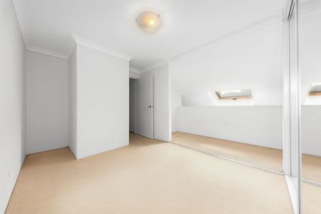 3 bedroom split level apartment with tandem security parking - Photo 3