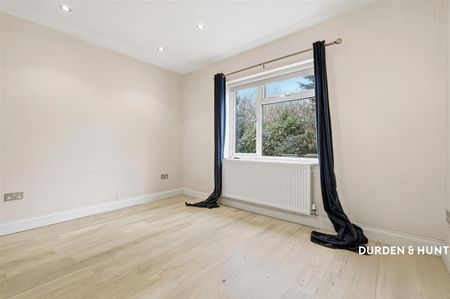 Graylands, Theydon Bois - Photo 5