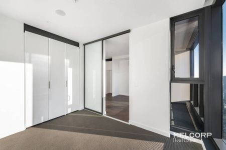 ELEGANT AND CONVENIENT AT MANHATTAN - OFFERED UNFURNISHED - Photo 3