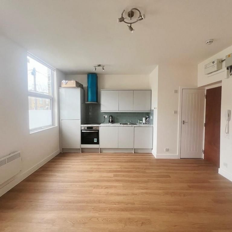 Studio to rent - Photo 1