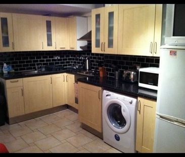 Room in a Shared Flat, Busby House, SW16 - Photo 4