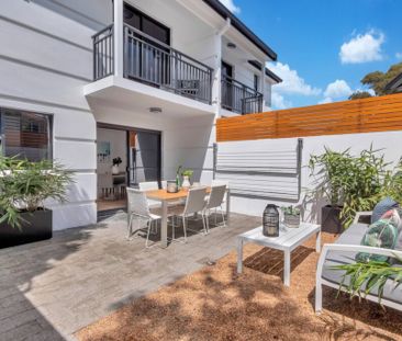 Stunning Spacious Coastal Home - Photo 6