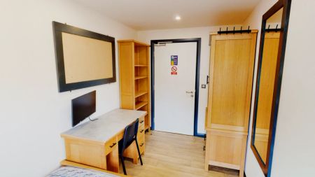 Flat 12-Bedroom B - Photo 3