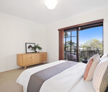 Stylish Townhouse With Lock-up Garage - Photo 6