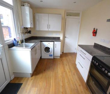 4 bedroom terraced house to rent - Photo 2