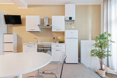 Via Luciano Manara, Milan, Lombardy 20122 - Photo 3