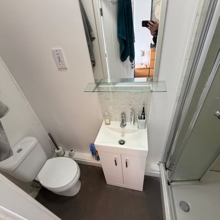 6 bedroom semi-detached sharedaccommodation to rent - Photo 3