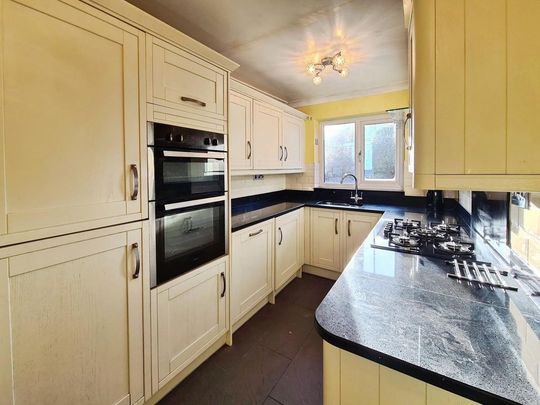 3 bedroom bungalow to rent - Photo 1