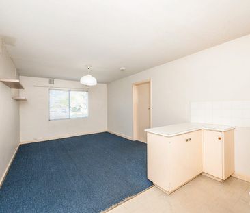 GREAT LOCATION! - Photo 2