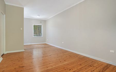 Conveniently located one bedroom unit - Photo 5