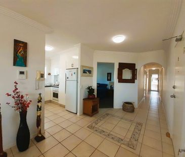 Stunning Furnished Three-Bedroom Apartment with Ocean Views - Photo 5