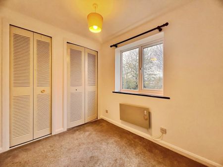 Bull Close, Chafford Hundred, Grays, RM16 - Photo 4