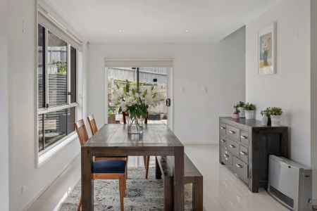 Large Family Home in Prime Location - Photo 2