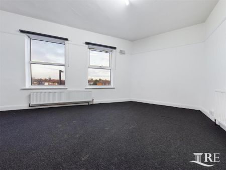3 bedroom flat to rent - Photo 2