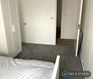 1 bedroom in a flat share to rent - Photo 4