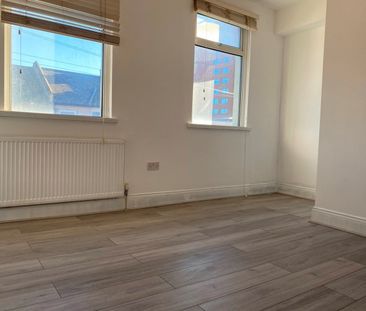 3 Bed Terraced House, Boxley Street, E16 - Photo 2