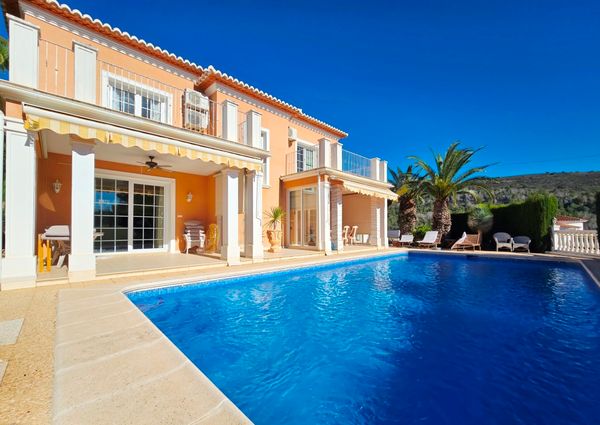 FOR RENT: SPACIOUS AND ELEGANT VILLA IN MORAIRA with 4 bedrooms for LONG TERM