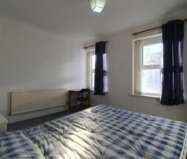 4 bedroom terraced house to rent - Photo 5