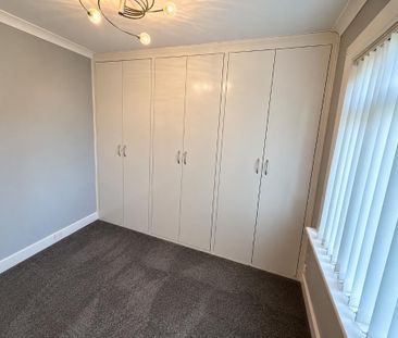 4 bedroom semi-detached house to rent - Photo 5