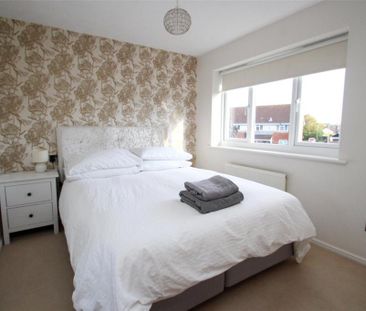 4 bedroom detached house to rent - Photo 2
