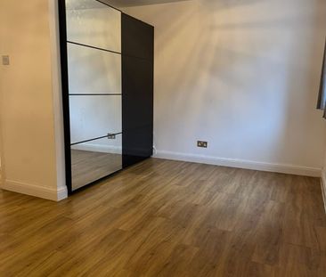 2 Bed Flat, Alcester Court, SM6 - Photo 1