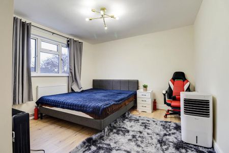 3 bedroom end of terrace house to rent - Photo 4