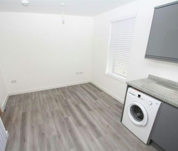 Flat to rent on - Photo 3
