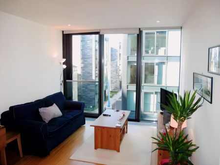 1 Bed 1 bath - Photo 2