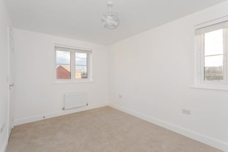 4 bedroom detached house to rent - Photo 2