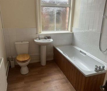 The Hollies, Worcester Road, Malvern, Worcestershire, WR14 - Photo 6