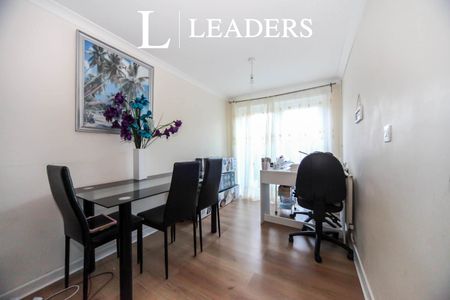 3 bedroom house to rent The Mall, Dunstable, LU5 - Photo 2