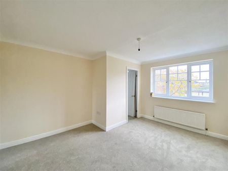 4 bedroom detached house to rent - Photo 2