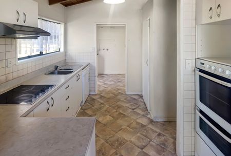 Bucklands Beach - 4 Bedoom Home Zone for Macleans College - Photo 2