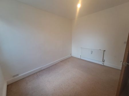 3 Bed Flat, Cassland Road, E9 - Photo 3