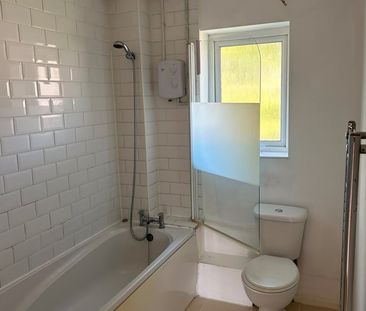 2 Bed Maisonette, Lyme Farm Road, SE12 - Photo 6
