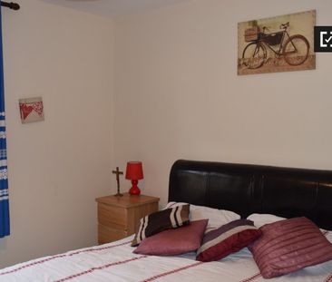 Room to rent in 3-bedroom house in Clonsilla, Dublin - Photo 4