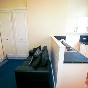 1 bedroom flat to rent - Photo 2